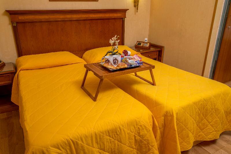 Luxury H 2000 Couette-café 3*