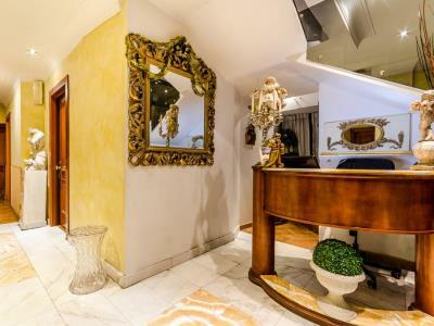 Luxury H 2000 Couette-café Rome
